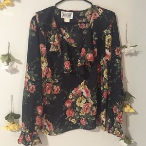 Black Floral Bell Sleeve Blouse! 🌺